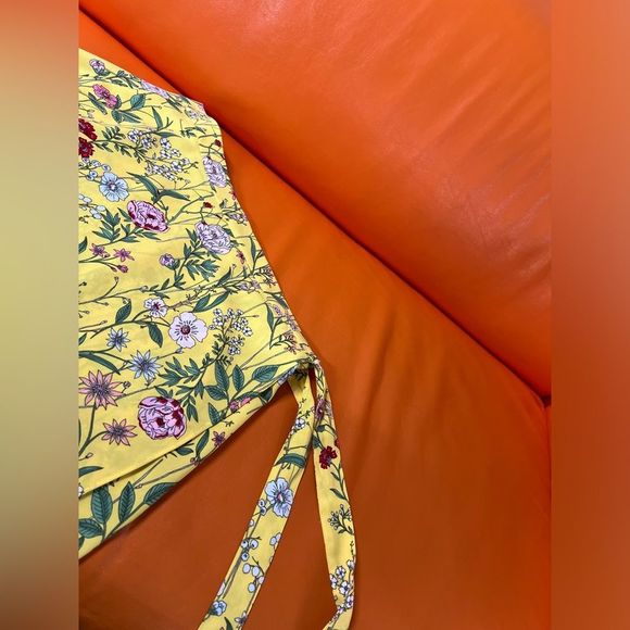 NWT LOFT yellow floral wrap midi skirt. Size 6. - Picture 4 of 7